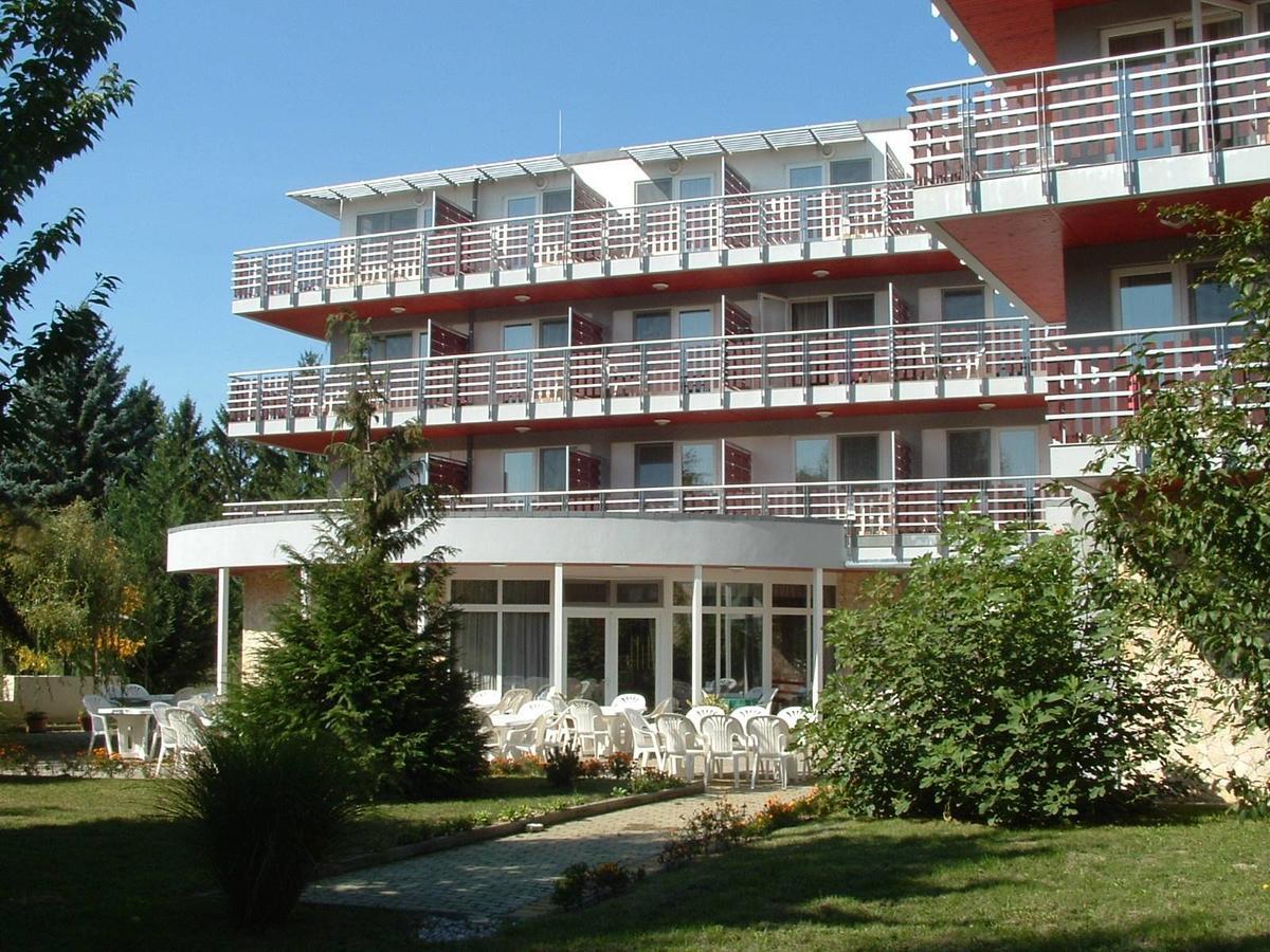 Well Hotel Harkány Extérieur photo