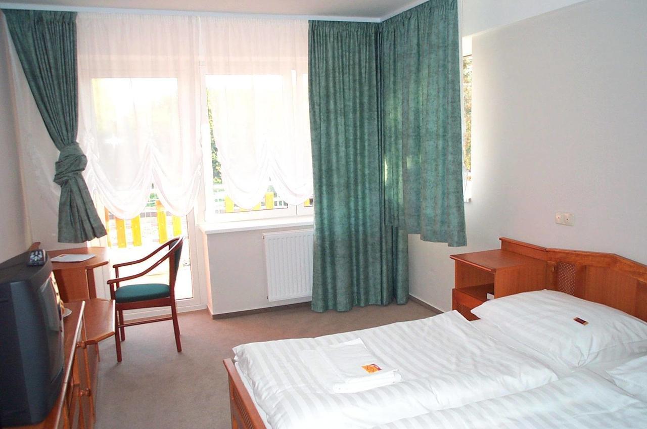 Well Hotel Harkány Extérieur photo
