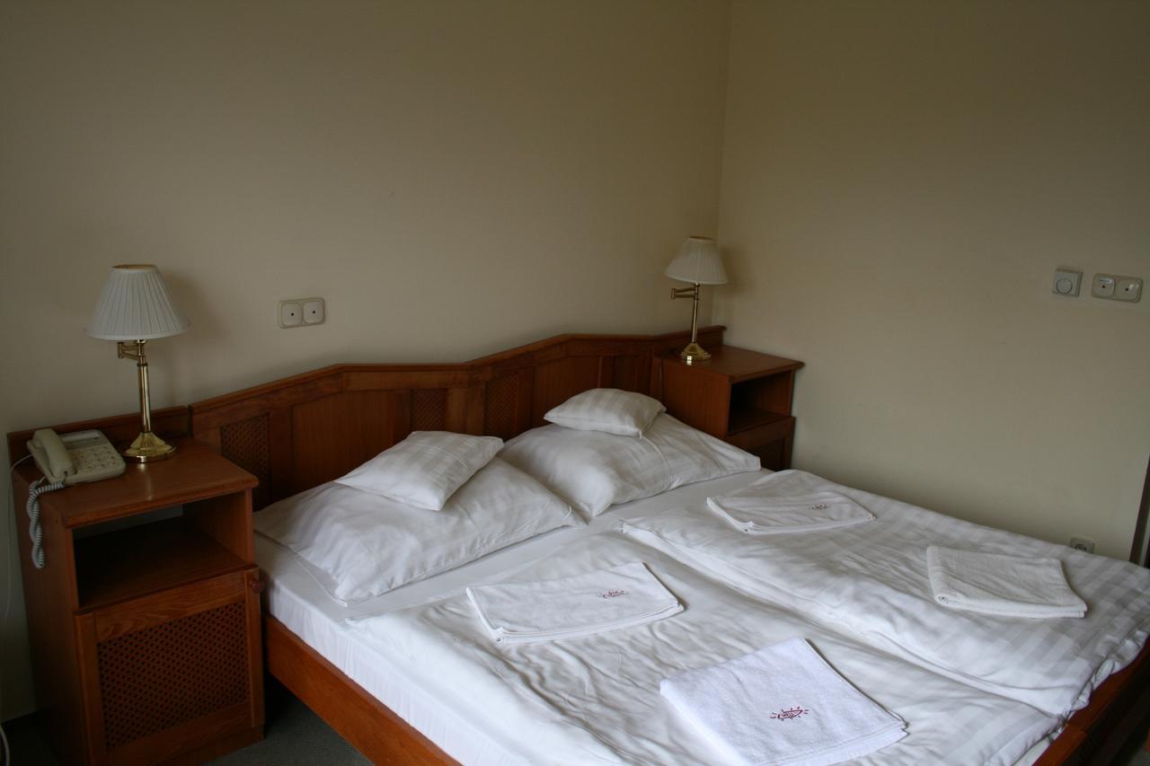 Well Hotel Harkány Extérieur photo