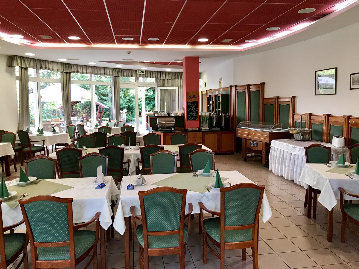 Well Hotel Harkány Extérieur photo