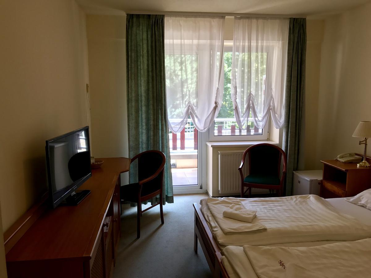 Well Hotel Harkány Extérieur photo