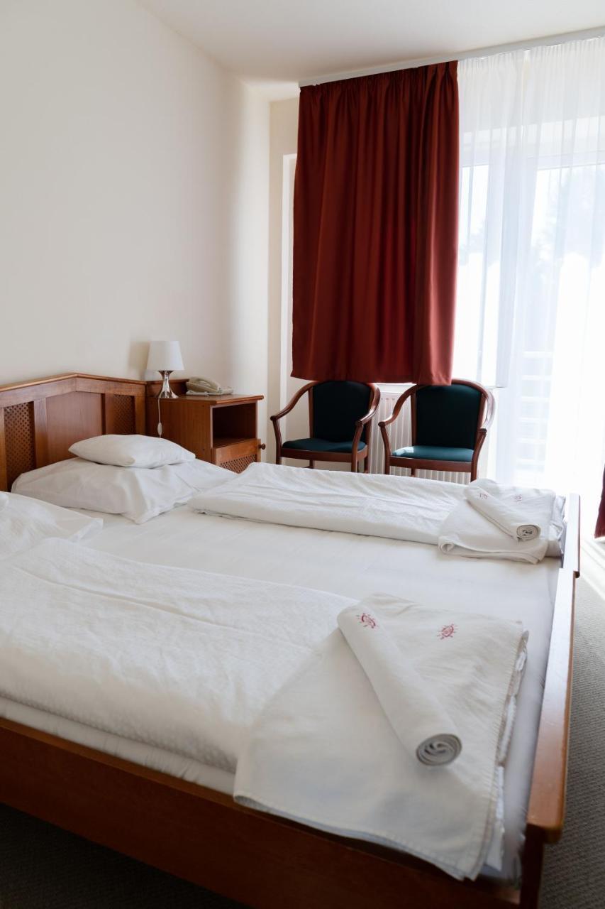 Well Hotel Harkány Extérieur photo